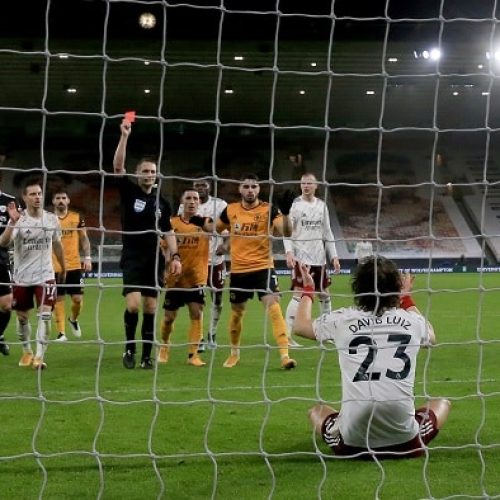 Luiz, Leno sent off as Arsenal lose to Wolves