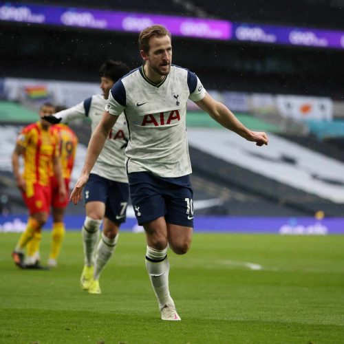 Kane return helps Spurs end winless run