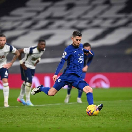 Jorginho penalty earns Chelsea London derby win