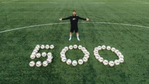 Read more about the article Suárez donates 500 signed footballs to youth following his 500-goal landmark