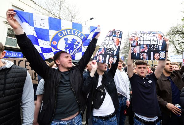 You are currently viewing Chelsea pulling out of European Super League after fan protests
