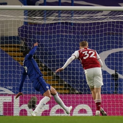 Arsenal edge Chelsea to keep top-four race alive