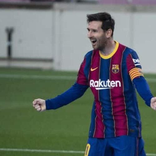 Lionel Messi set to take pay cut to stay at Camp Nou