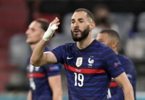 Read more about the article Deschamps has ‘every faith’ in recalled Karim Benzema