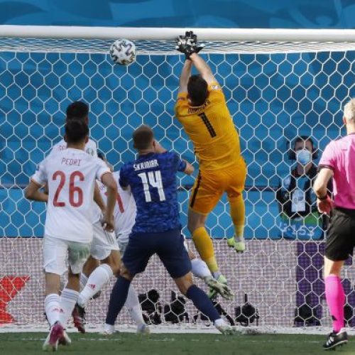 Dubravka own goal sets Spain on their way to big win over Slovakia