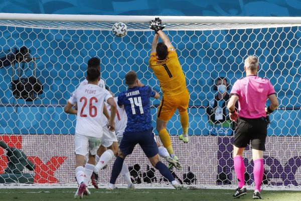 You are currently viewing Dubravka own goal sets Spain on their way to big win over Slovakia