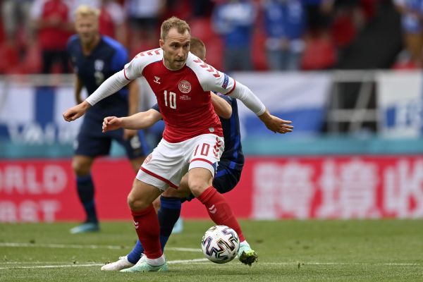 You are currently viewing Stars send support for Christian Eriksen after collapse on pitch at Euros