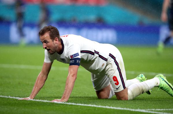 You are currently viewing England captain Harry Kane to wear rainbow armband against Germany