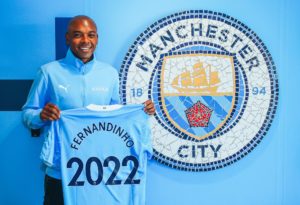 Read more about the article Fernandinho signs new one-year deal at Manchester City