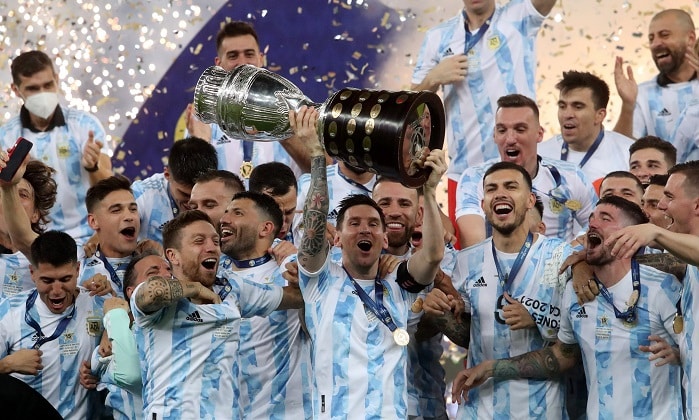 You are currently viewing Messi wins first international trophy as Argentina edge Brazil in Copa America final