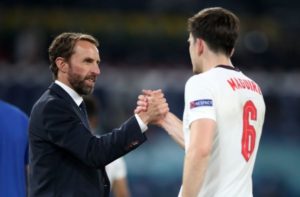 Read more about the article Maguire thanks Southgate for support amid calls for new deal