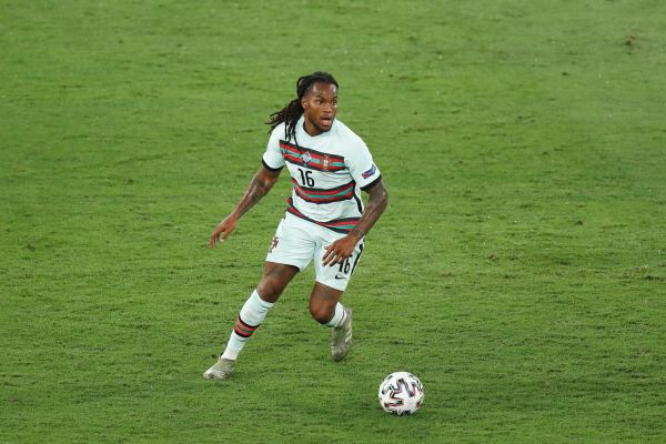 You are currently viewing Portugal midfielder Sanches targeted by Liverpool and Arsenal