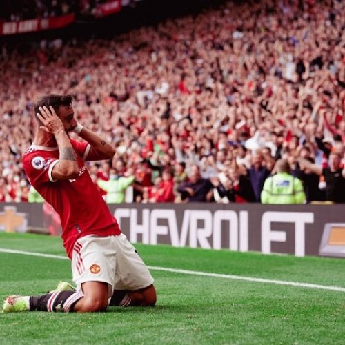 Fernandes hat-trick guides Man United to thumping opening day win over Leeds