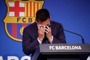 Read more about the article Tearful Lionel Messi gets standing ovation as he says goodbye to Barcelona