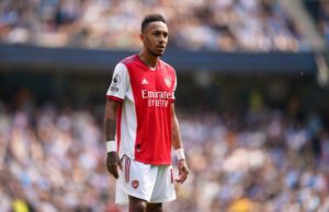 Read more about the article Aubameyang insists Arsenal must pull together as a team
