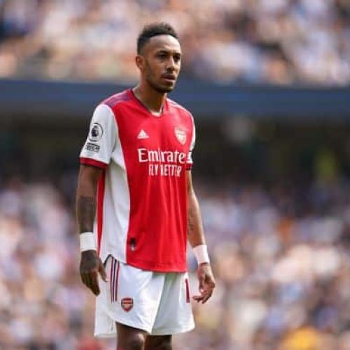 Aubameyang insists Arsenal must pull together as a team