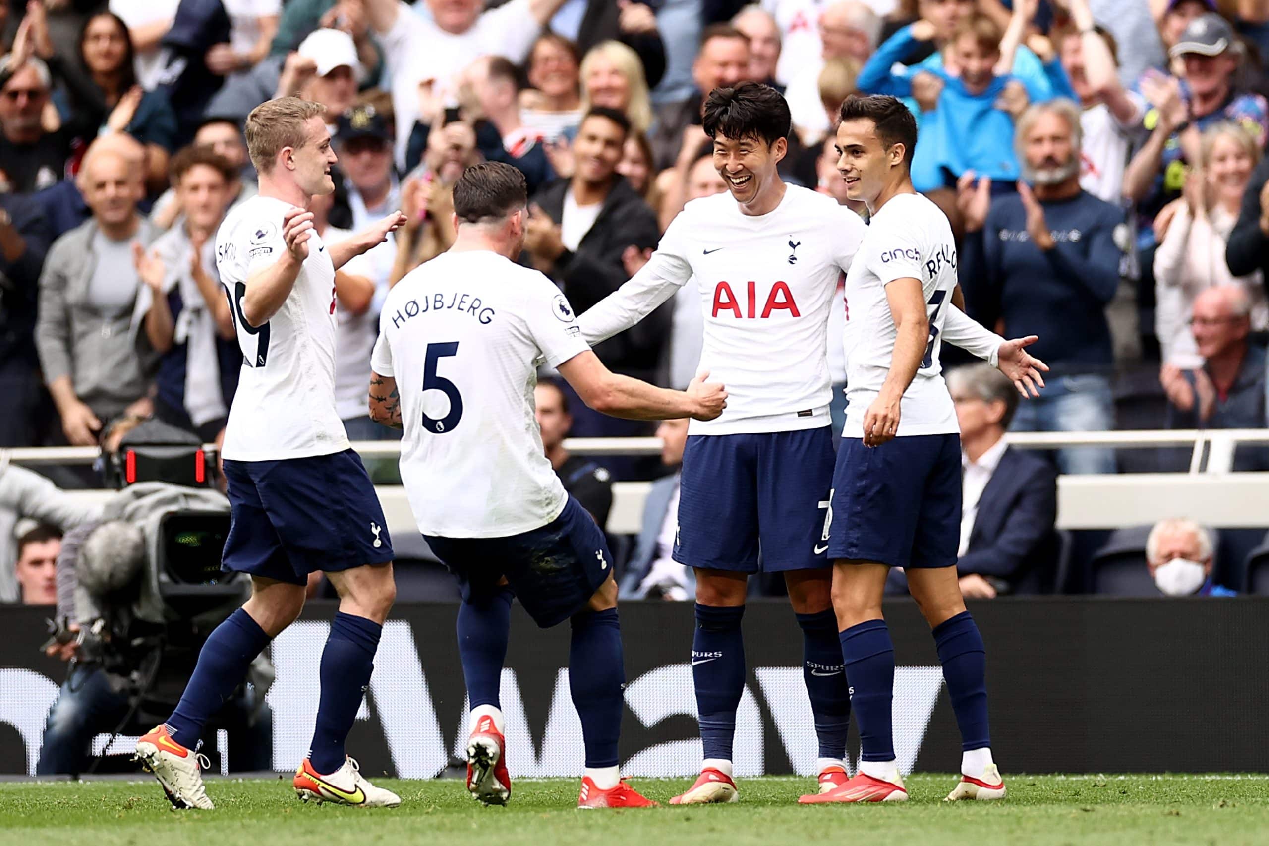 You are currently viewing Spurs edge Watford to go top