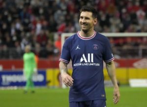 Read more about the article Messi makes PSG debut off the bench in victory over Reims