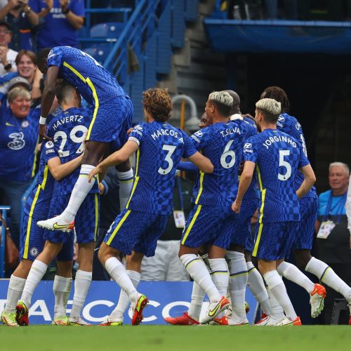 Lukaku scores twice to help Chelsea down Villa