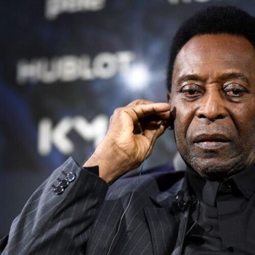 Pele upbeat after surgery to remove a tumour