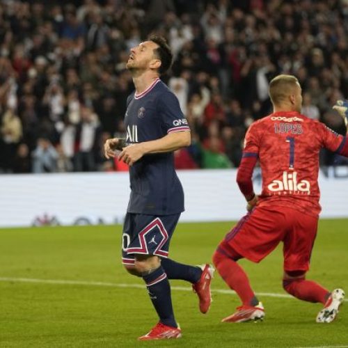 International wrap: PSG snatch last-gasp win but Messi’s wait for first goal goes on