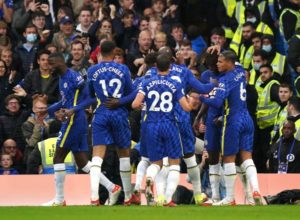 Read more about the article Chelsea leave it late but take over at top of table