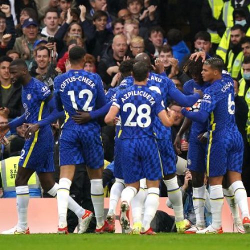 Chelsea leave it late but take over at top of table