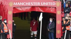 Read more about the article Neville suggests Ronaldo is ‘annoyed’ with Solskjaer