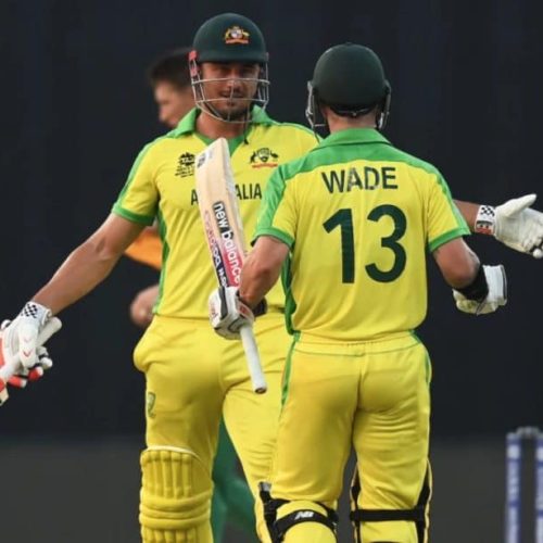 Stoinis, Wade take Australia past Proteas