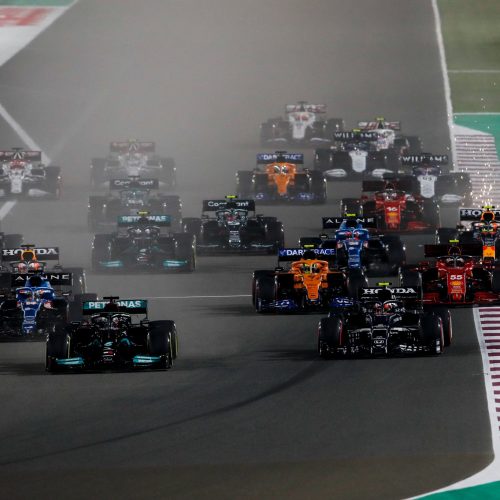 Hamilton wins Qatar GP to maintain title momentum
