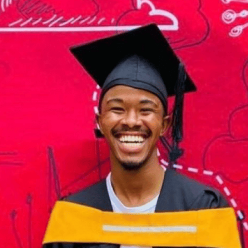 Kaizer Chiefs’ Sabelo Radebe officially graduates