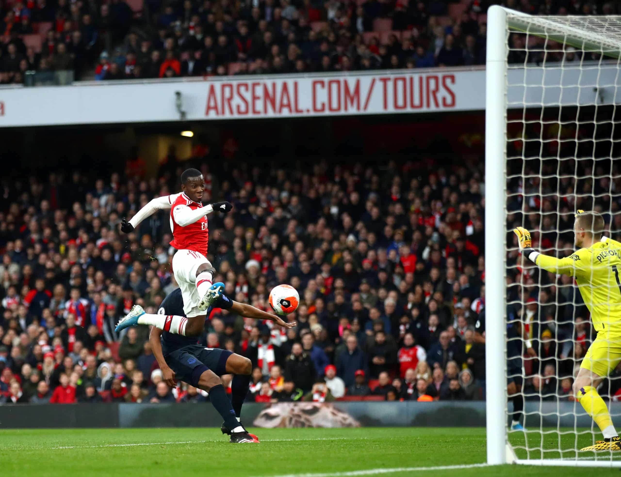 You are currently viewing Nketiah hat-trick fires Arsenal into League Cup semi-finals