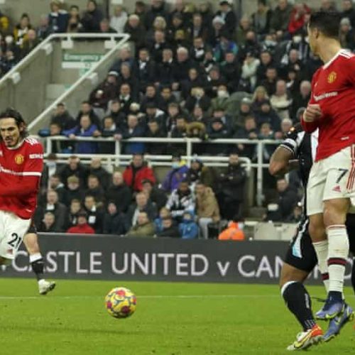 Cavani strikes as Man United held by Newcastle