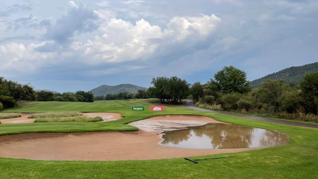 You are currently viewing Heavy storms suspend play in SA Open