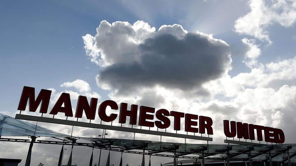 You are currently viewing Manchester United report £115.5m loss for 2021/22 season