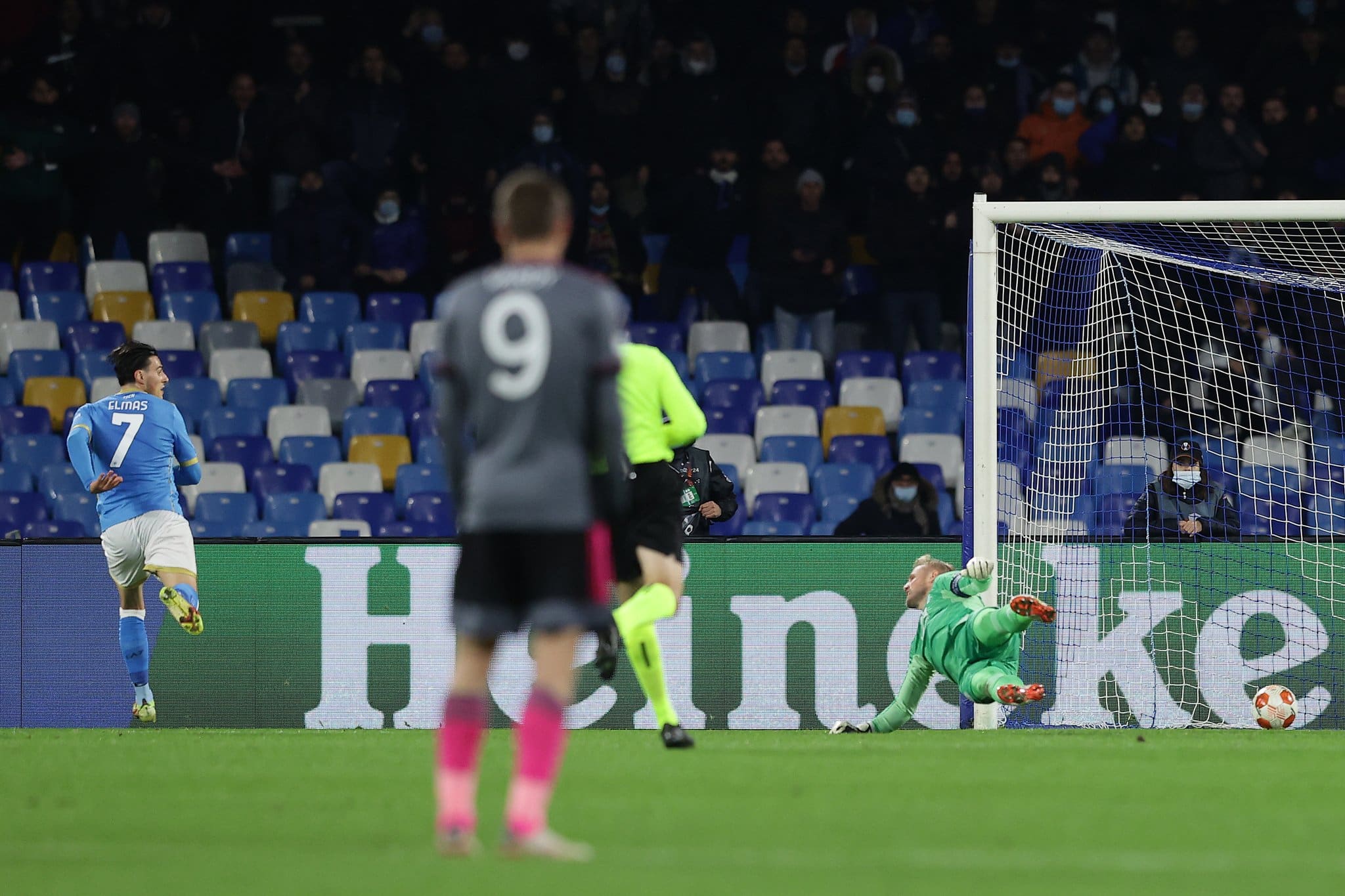 You are currently viewing UEL Wrap: Leicester out of Europa League after loss at Napoli