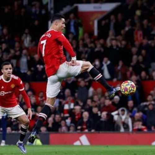 Ronaldo shines as Man Utd move up to sixth