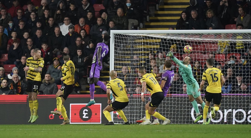 Sanchez's late winner at Watford moves Spurs up to fifth