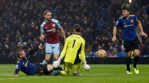 Read more about the article Man United held by Burnley as Newcastle hand Lampard first loss as Everton boss