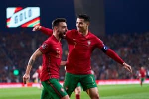 Read more about the article Fernandes fires Portugal to World Cup, Lewandowski downs Sweden
