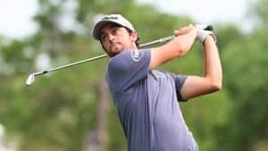 Read more about the article Riley fires sizzling 62 to seize Valspar lead