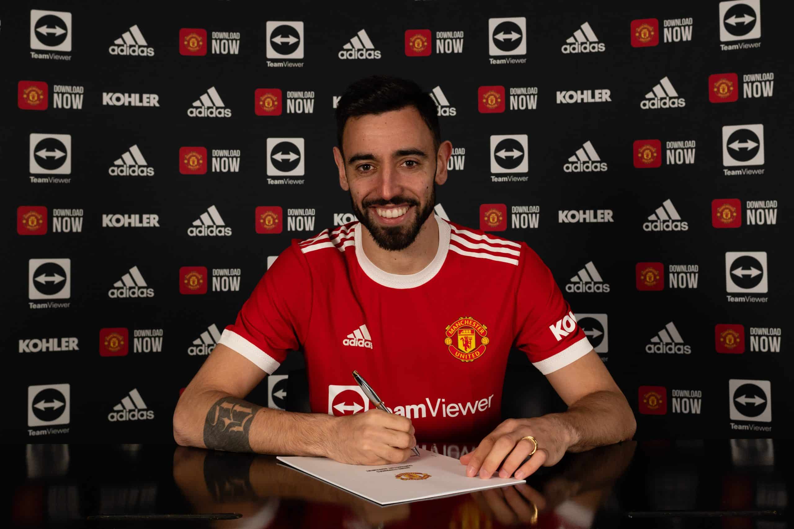 You are currently viewing Fernandes signs new deal with Man Utd till 2026