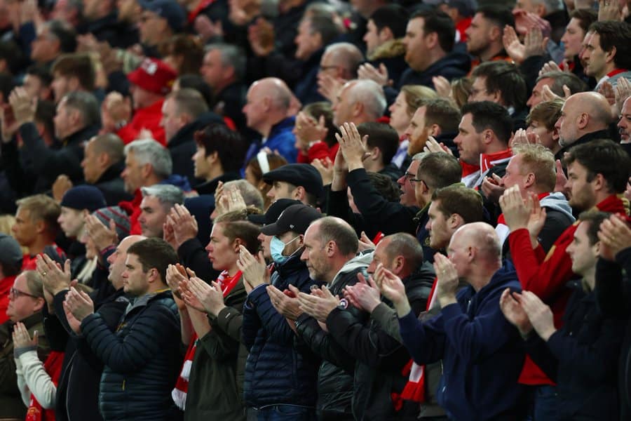 You are currently viewing Watch: Liverpool fans show support for grieving Ronaldo