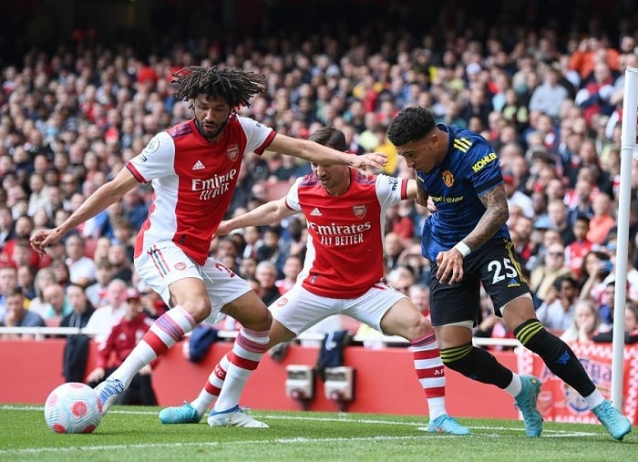 You are currently viewing Arsenal take big step towards top four with win over Man United