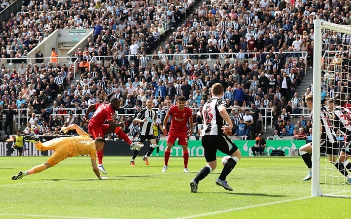 You are currently viewing Highlights: Liverpool pile pressure on Man City