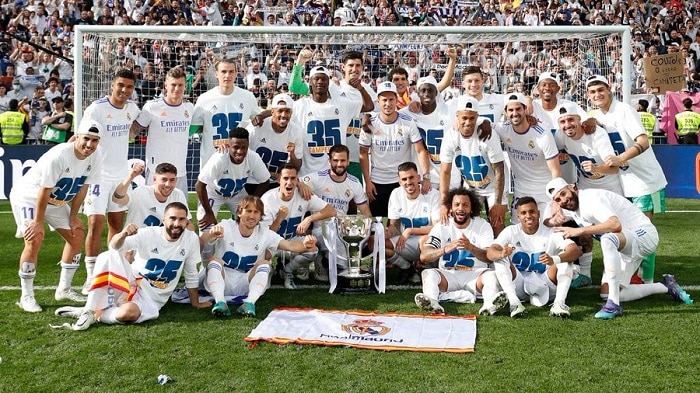 Real Madrid celebrate their 35th La Lgia title