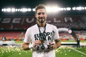 Read more about the article Trapp hails support as Frankfurt win Europa League