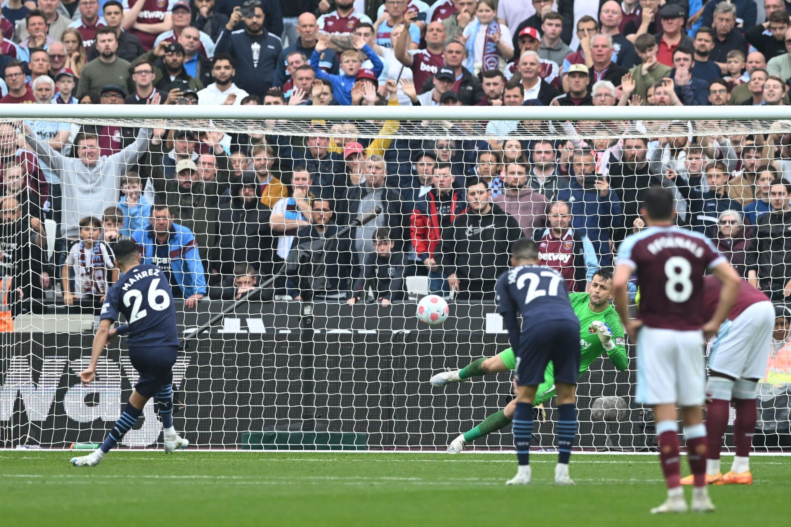 You are currently viewing Highlights: Man City keep title in hands, Spurs edge into top 4