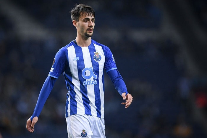 PORTO, PORTUGAL - FEBRUARY 17: Fabio Vieira of FC Porto in action during the UEFA Europa League Knockout Round Play-Offs Leg One match between FC Porto and SS Lazio at Estadio do Dragao on February 17, 2022 in Porto, Portugal. (Photo by Octavio Passos/Getty Images)