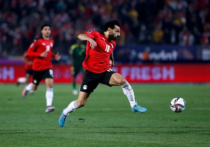 You are currently viewing Injured Salah leads Egypt to victory after defying Liverpool